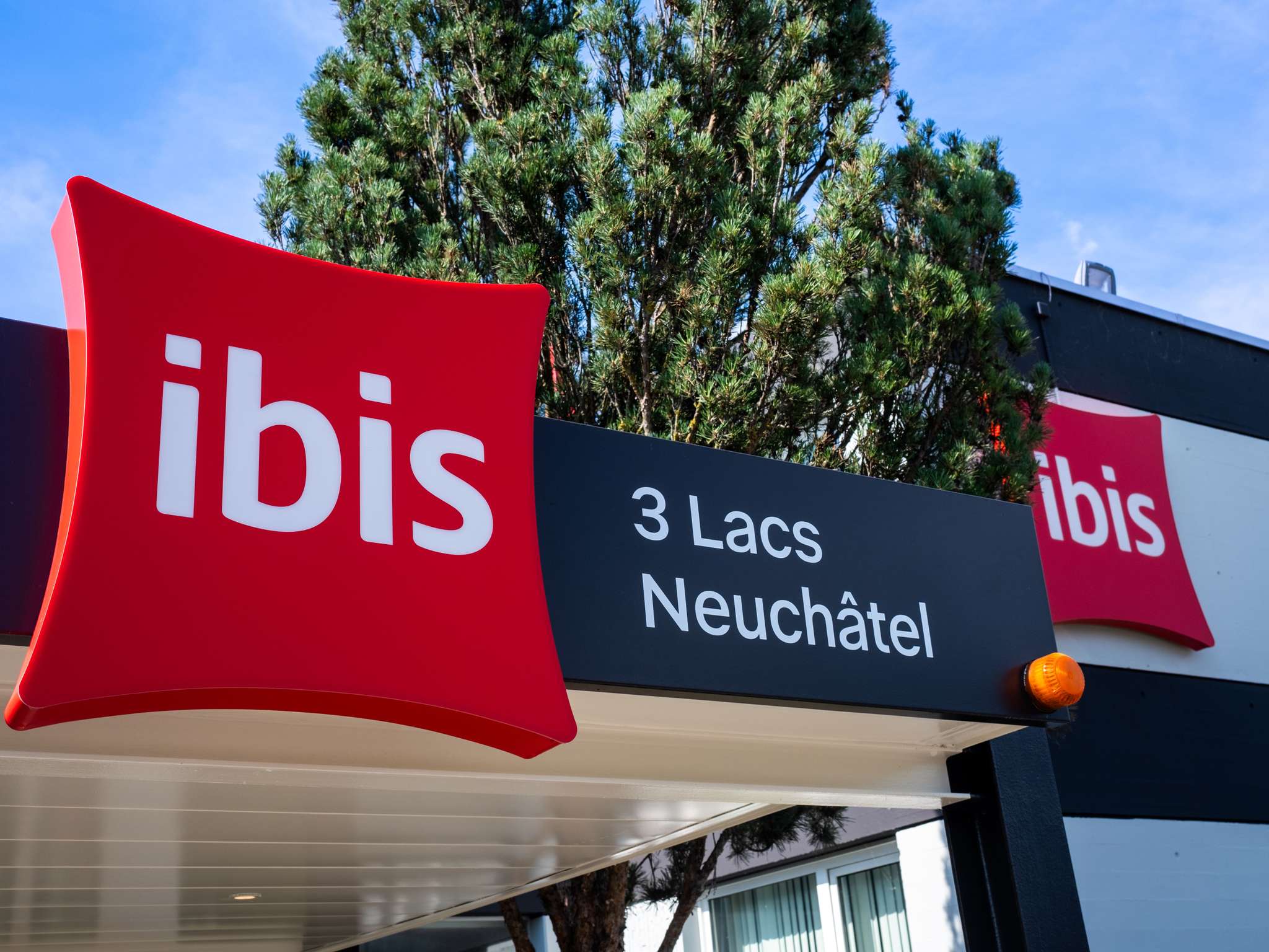 hotel ibis 3 lacs neuchatel suisse