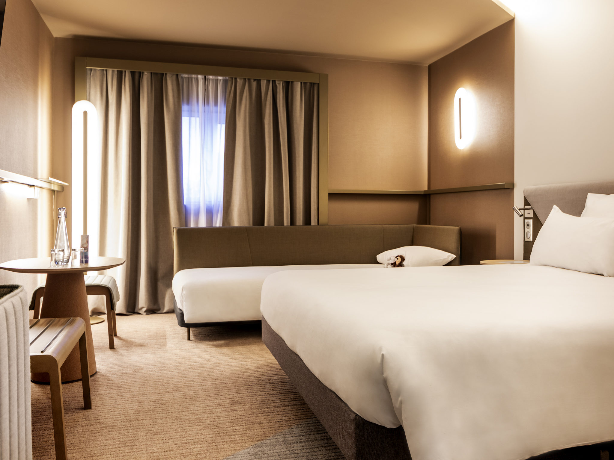 Novotel paris. Novotel Париж. Париж Орли all Suites Appart Hotel Choisy. Новотель Красноярск номера.