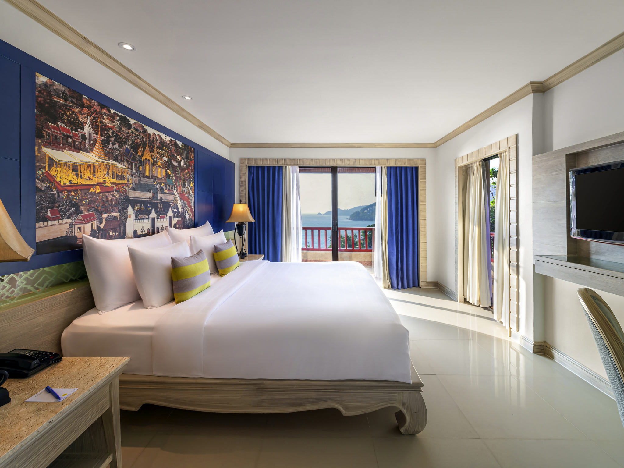 Novotel phuket resort. Джуниор сьют Пхукет. Junior Suite Hilton Phuket.