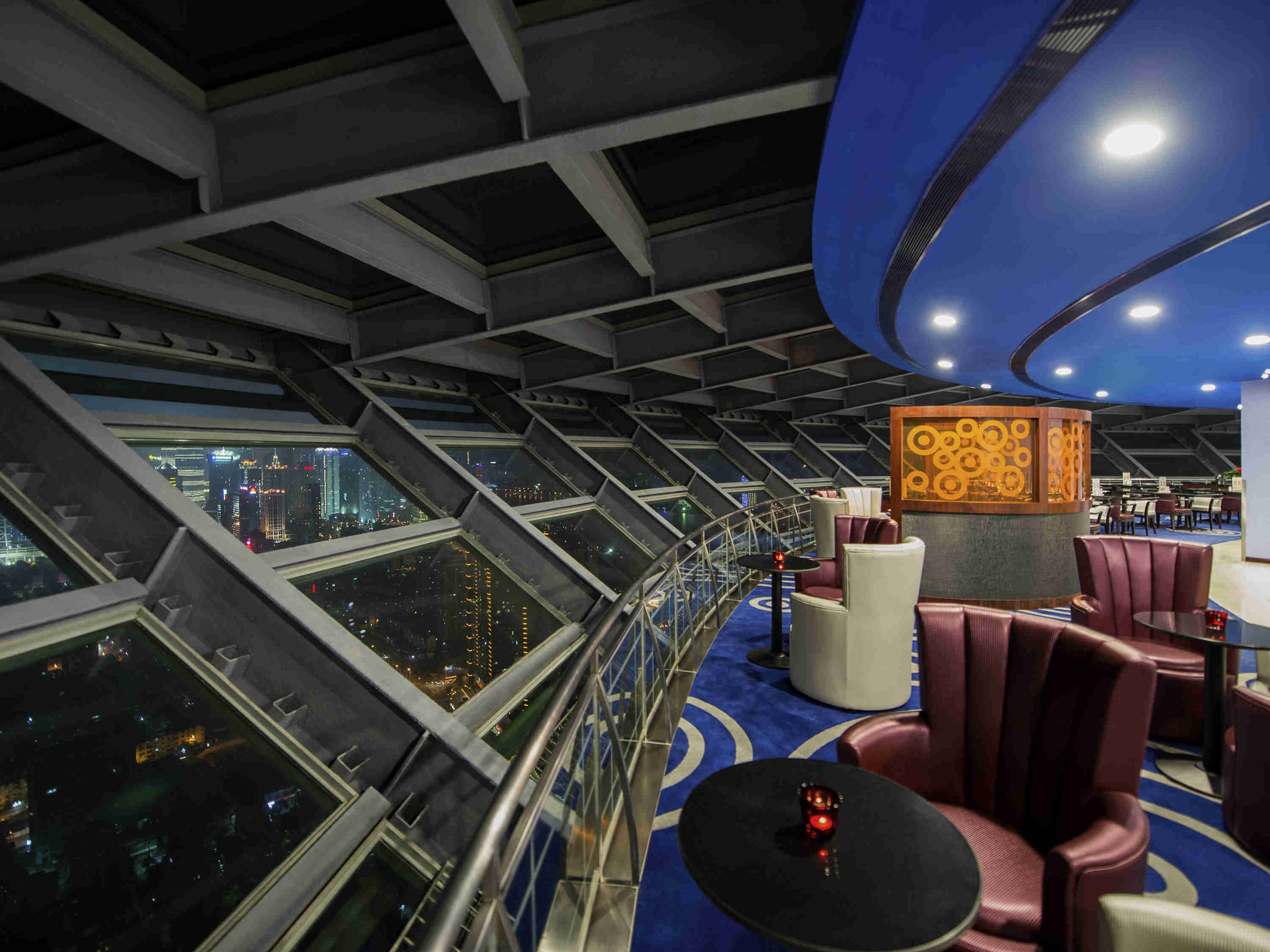 Foto - Novotel Atlantis Shanghai - Breakfast in the clouds with river view in the revolving restaurant