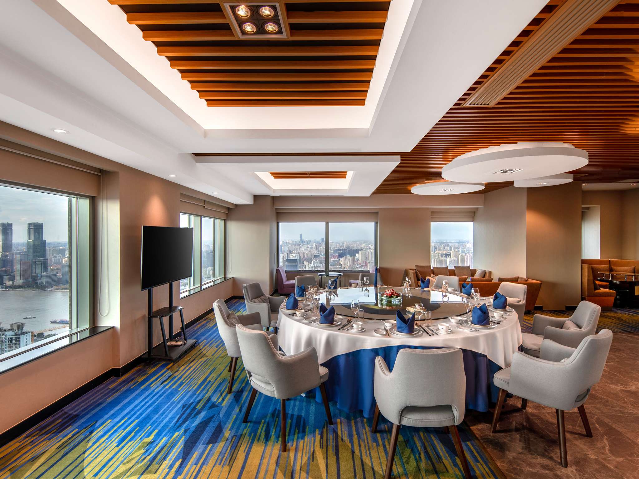 Foto - Novotel Atlantis Shanghai - Breakfast in the clouds with river view in the revolving restaurant