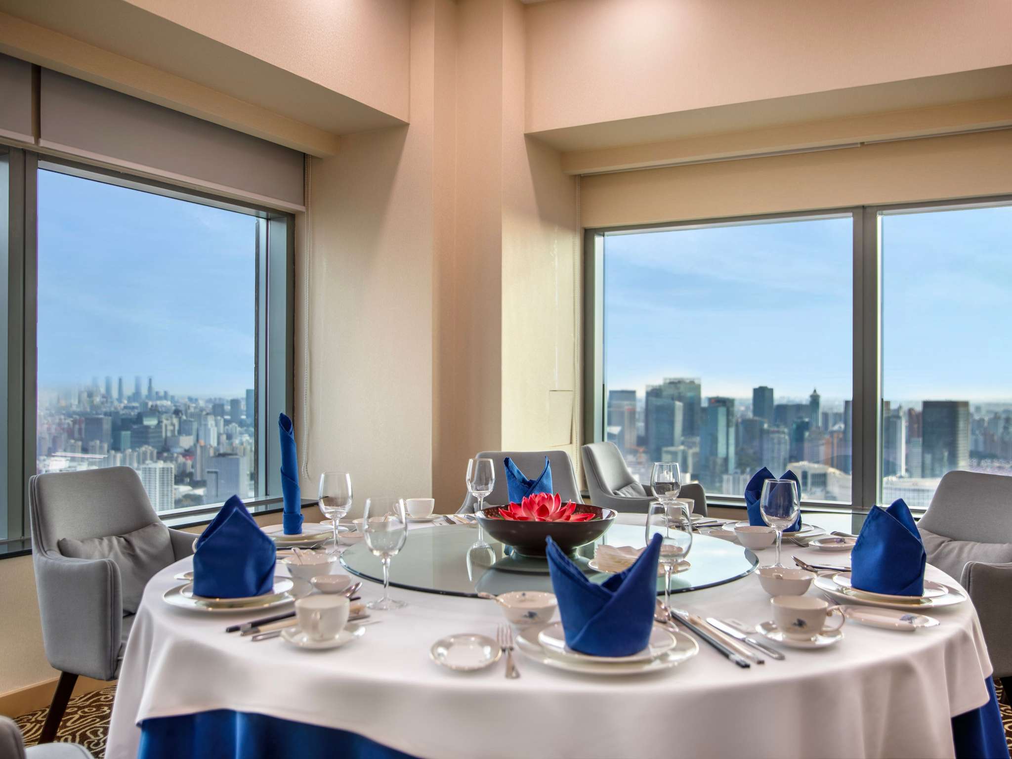 Foto - Novotel Atlantis Shanghai - Breakfast in the clouds with river view in the revolving restaurant