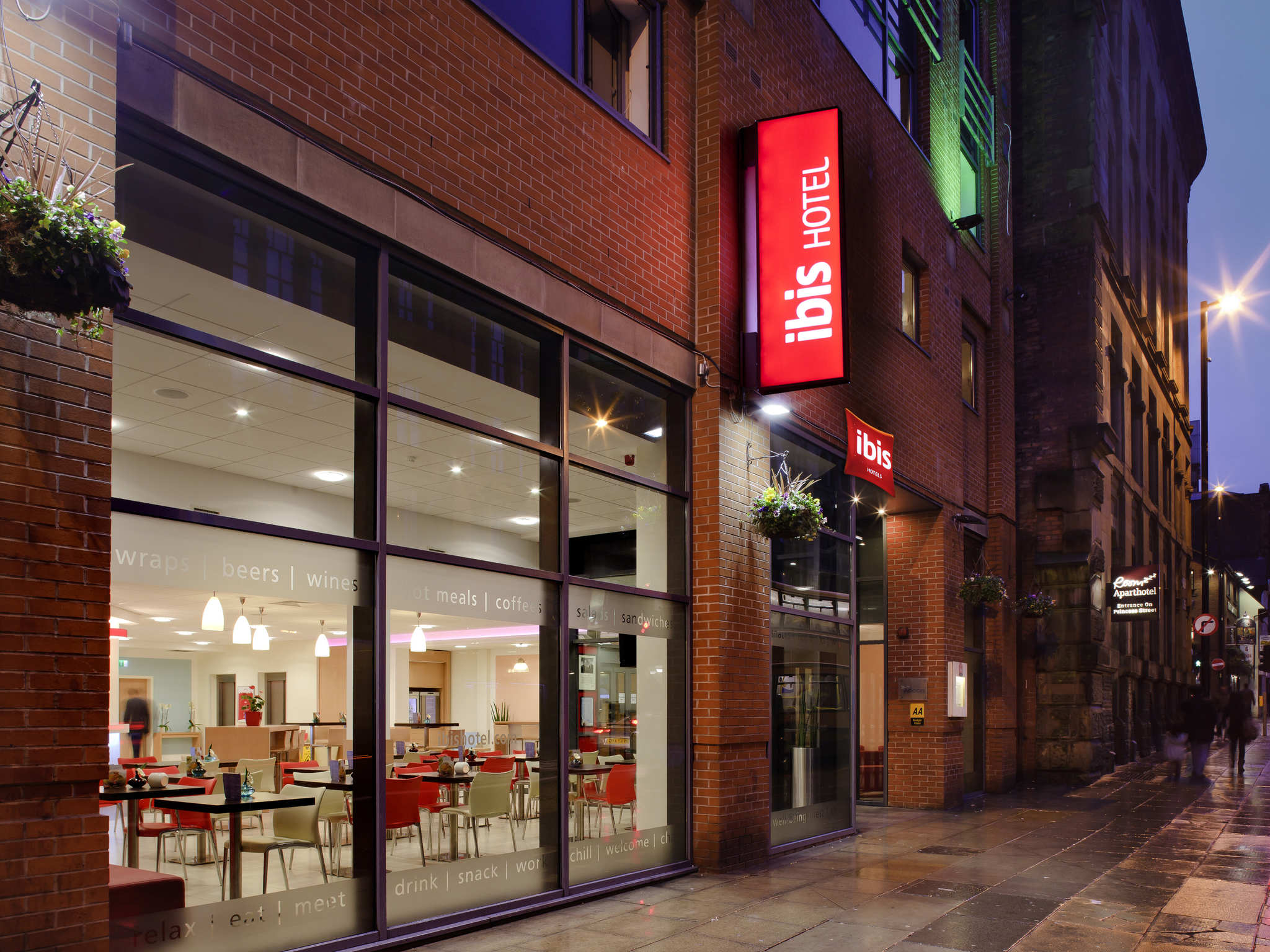 Photo - ibis Manchester Centre 96 Portland Street