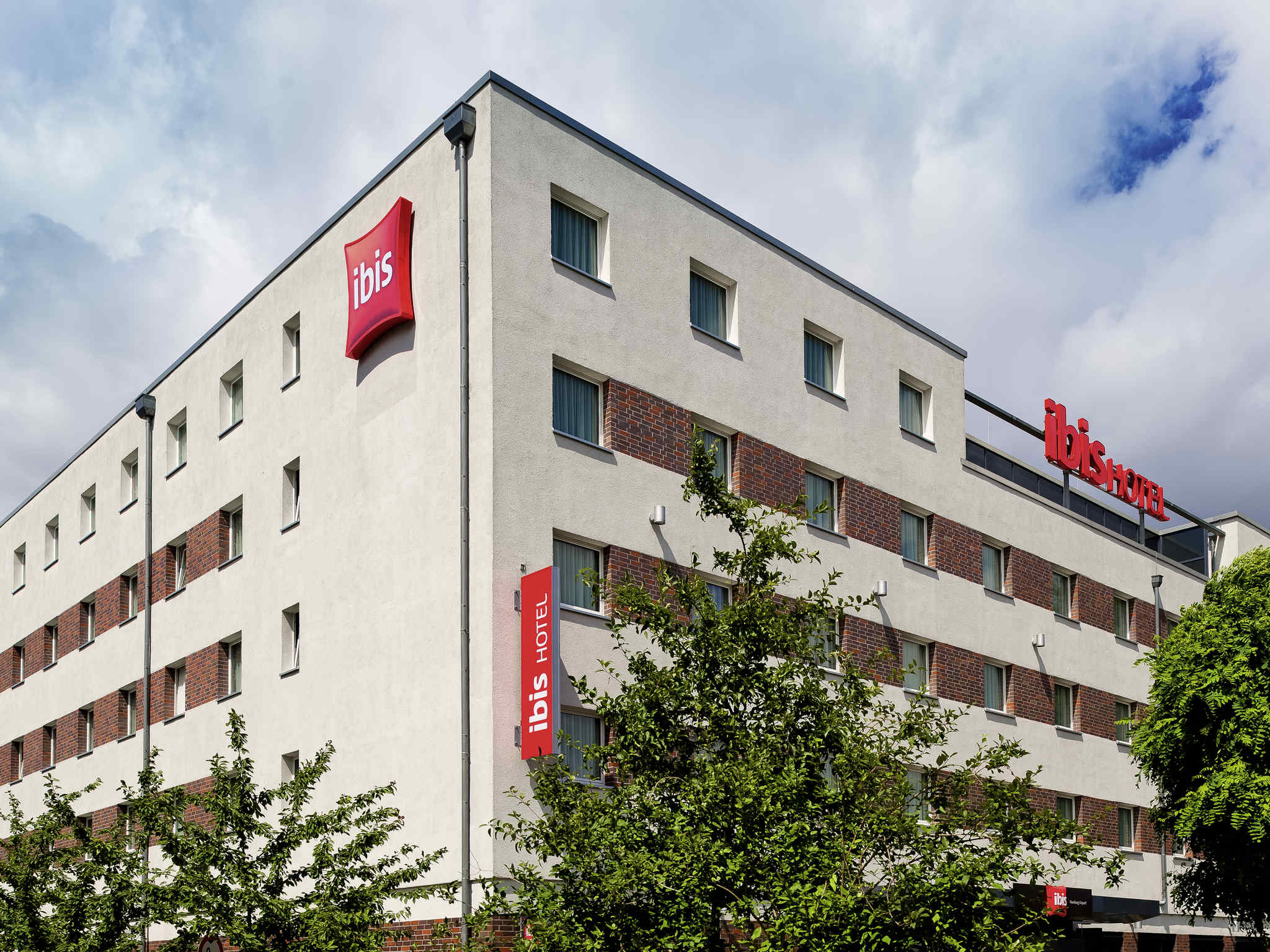 Hotel ibis Hamburg Airport. Book your hotel now! Wifi!