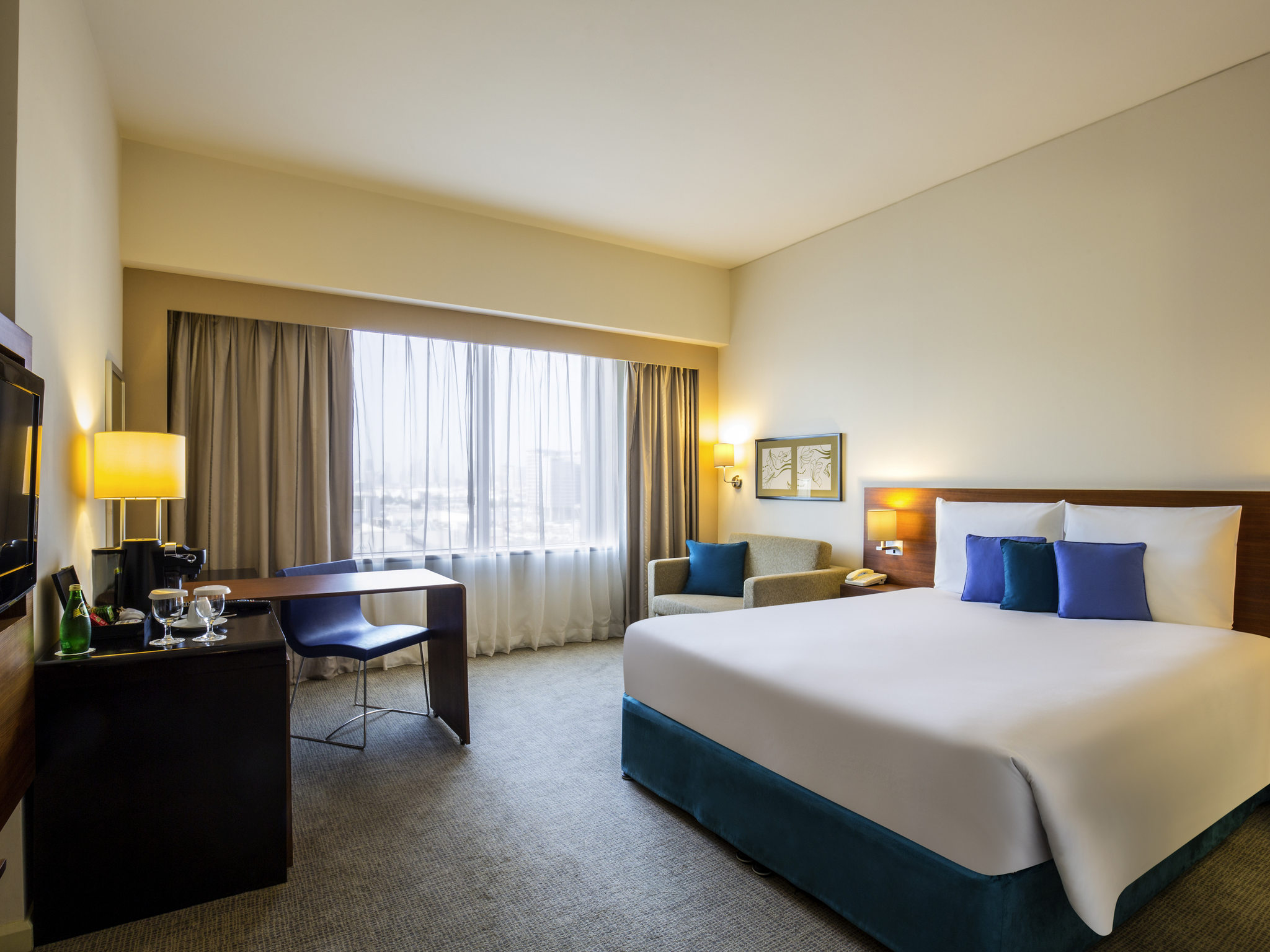 Novotel 4 оаэ. Дубай Новотель Дейра. Ibis Deira City Centre 3* ОАЭ, Дубай ОАЭ. Ibis Deira City Centre 3* Room. Дубай отель Ибис и Новотель.