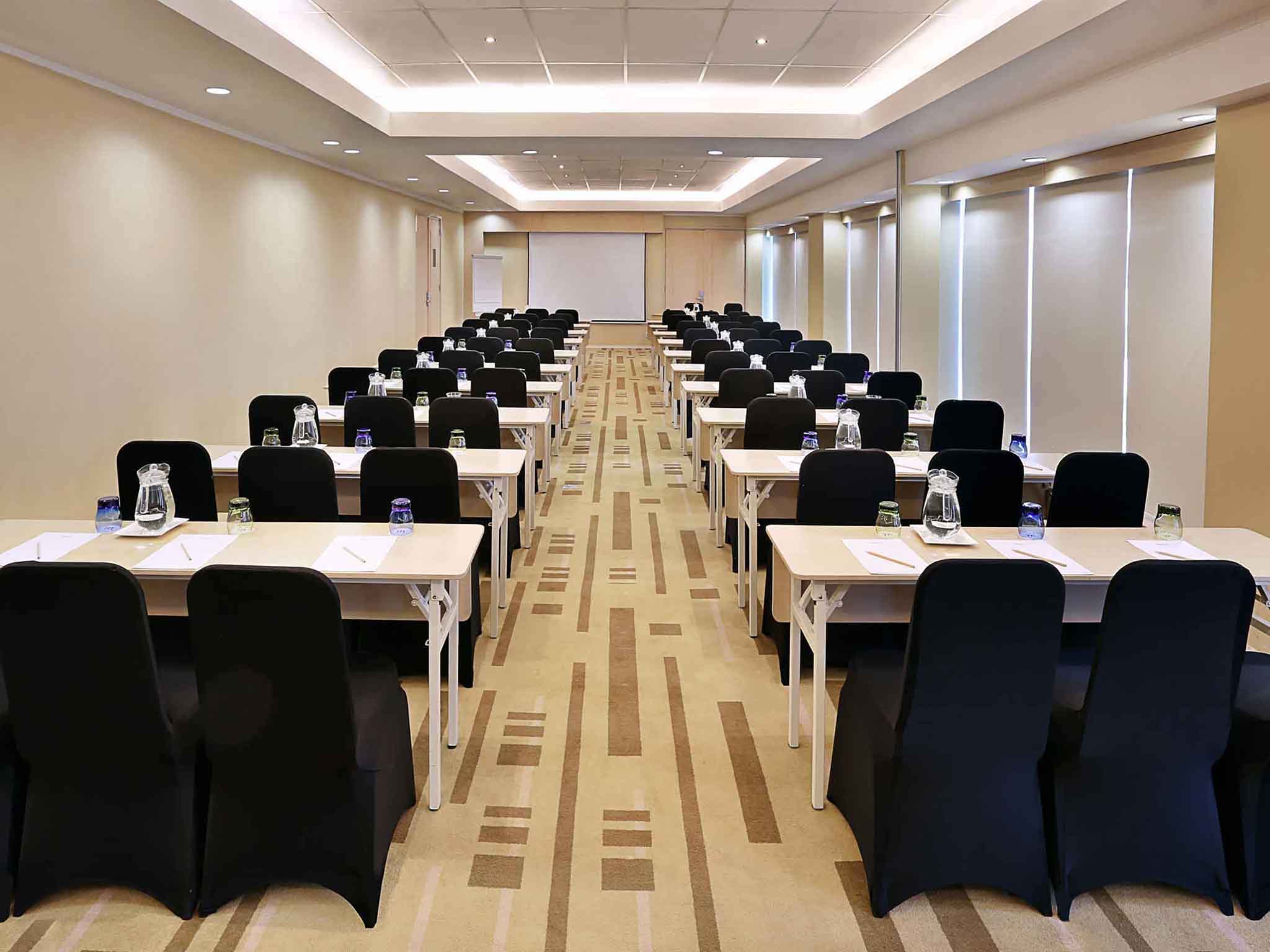 Mercure Jakarta Simatupang Meeting Room