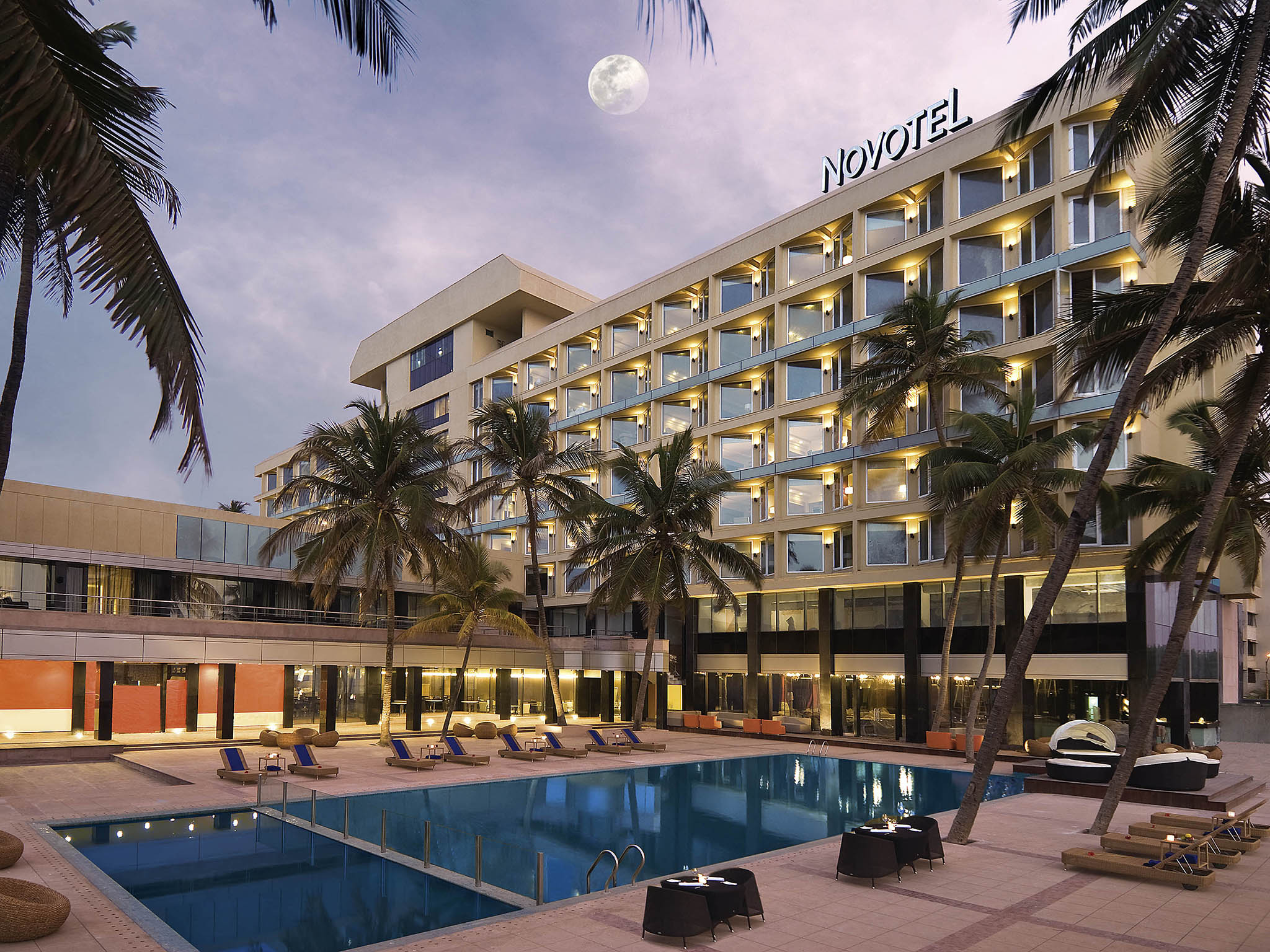 novotel-mumbai-juhu-beach-located-on-beach-near-airport