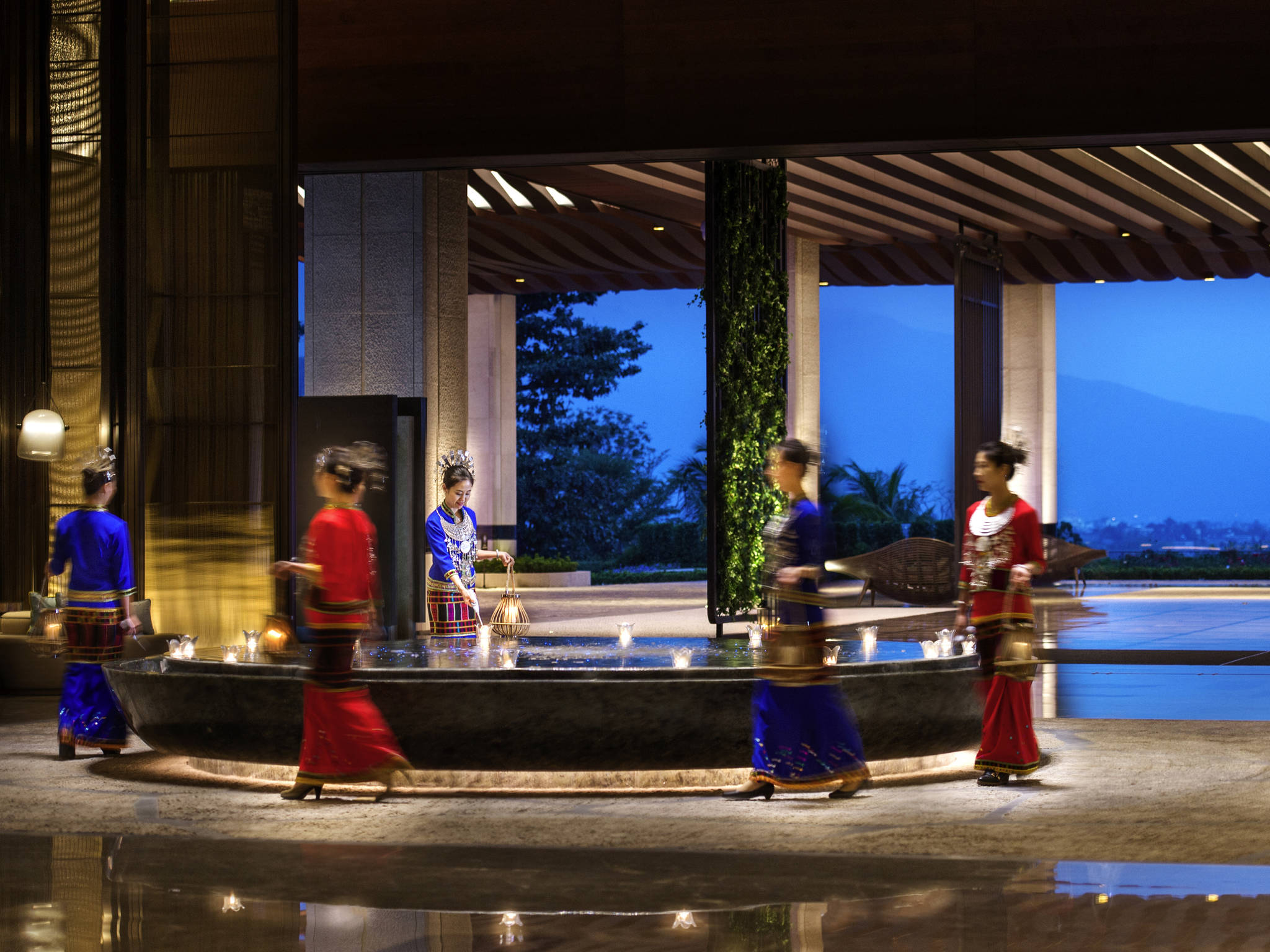 Запах санья. Sofitel Sanya. Санья шоу романтик. Hospitality Institute of Sanya.