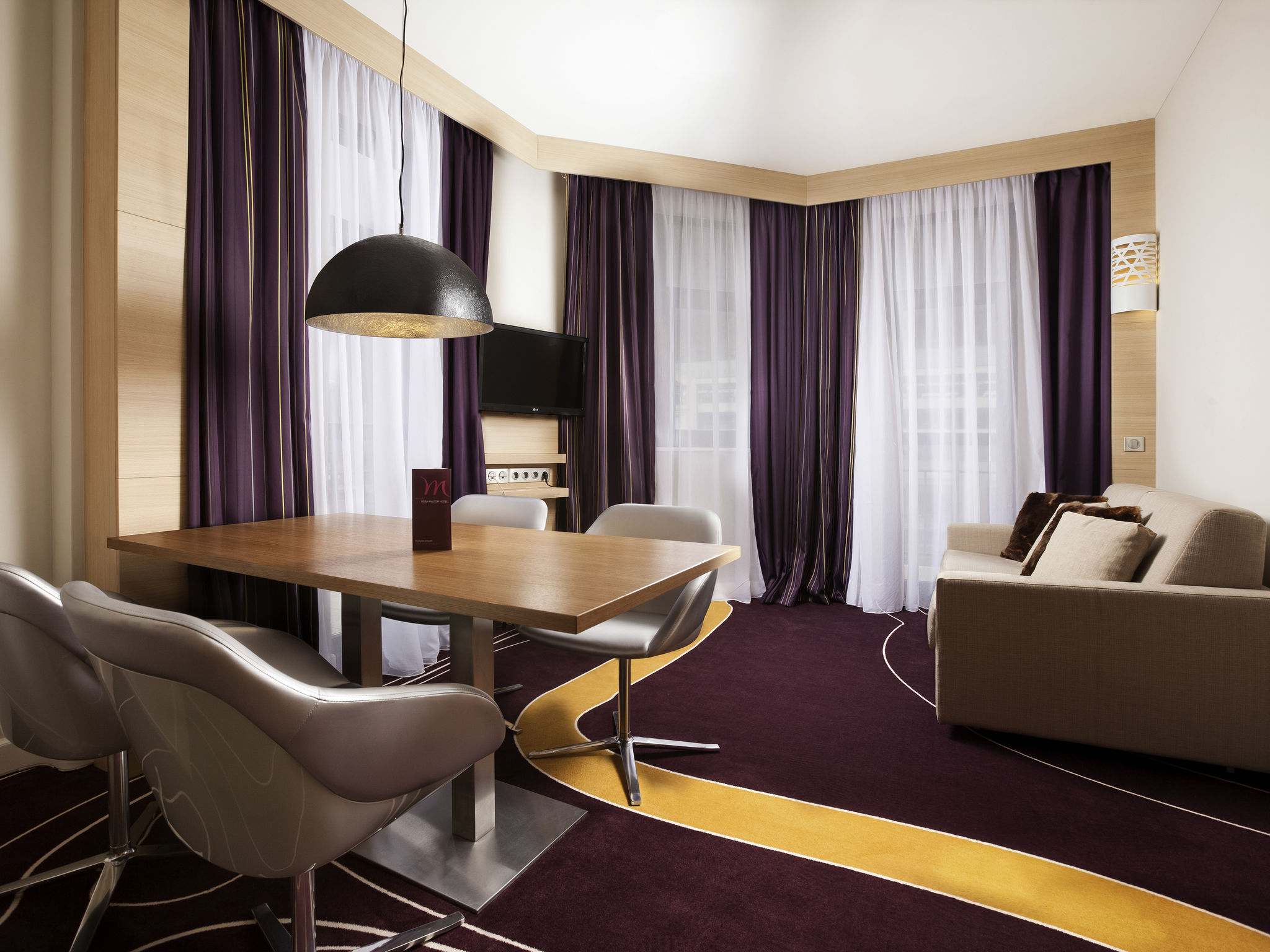 Mercure hotel. Отель Mercure Rosa Khutor. Меркюр роза Хутор 4*. Mercury отель роза Хутор. Mercure Rosa Khutor Hotel 4 ****.