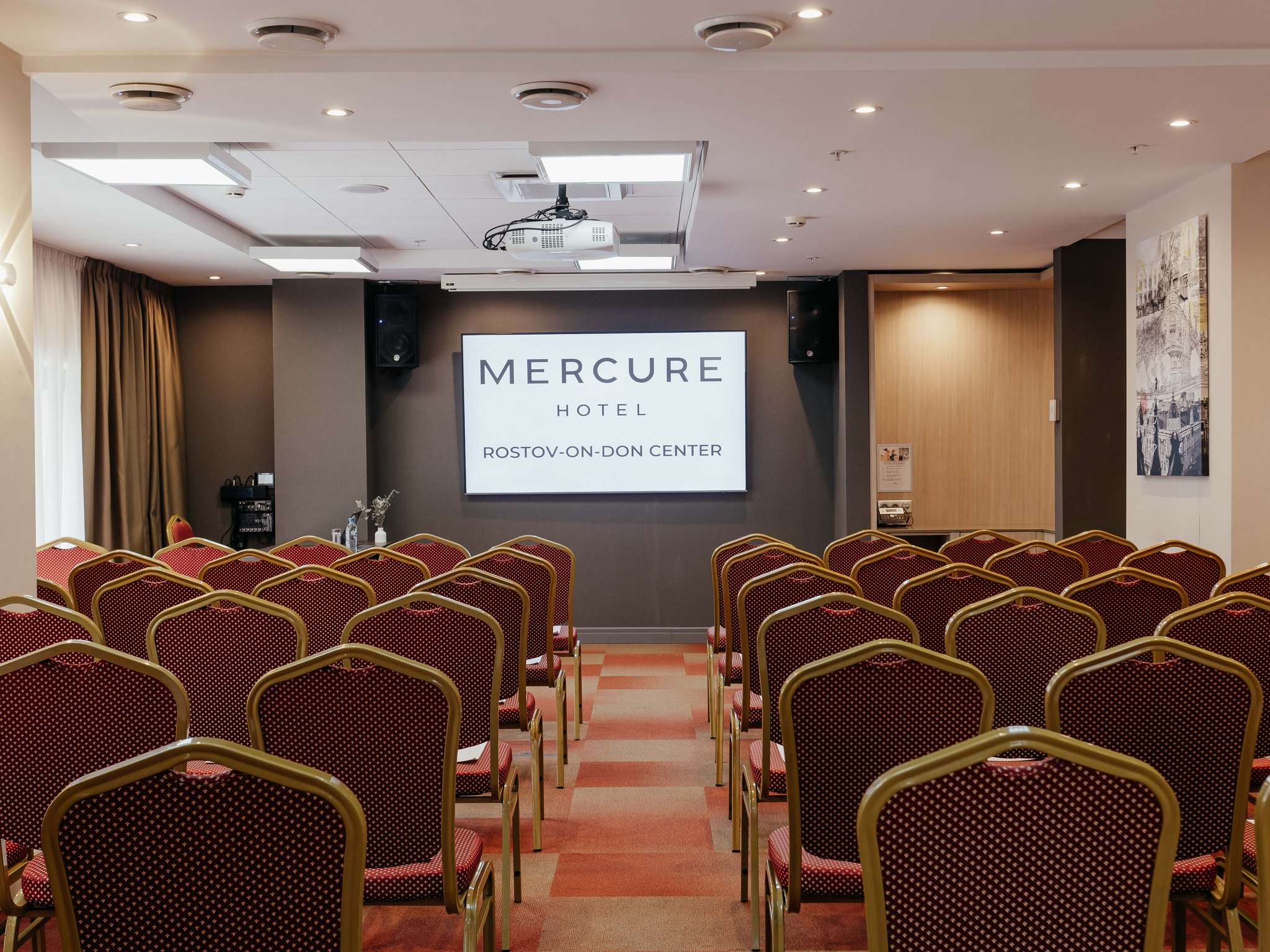 Меркури ростов. Mercure Ростов-на-Дону гостиница. Гостиница Меркюр Ростов на Дону. Гостиница Меркури Ростов. Отель Меркурий Ростов на Дону.