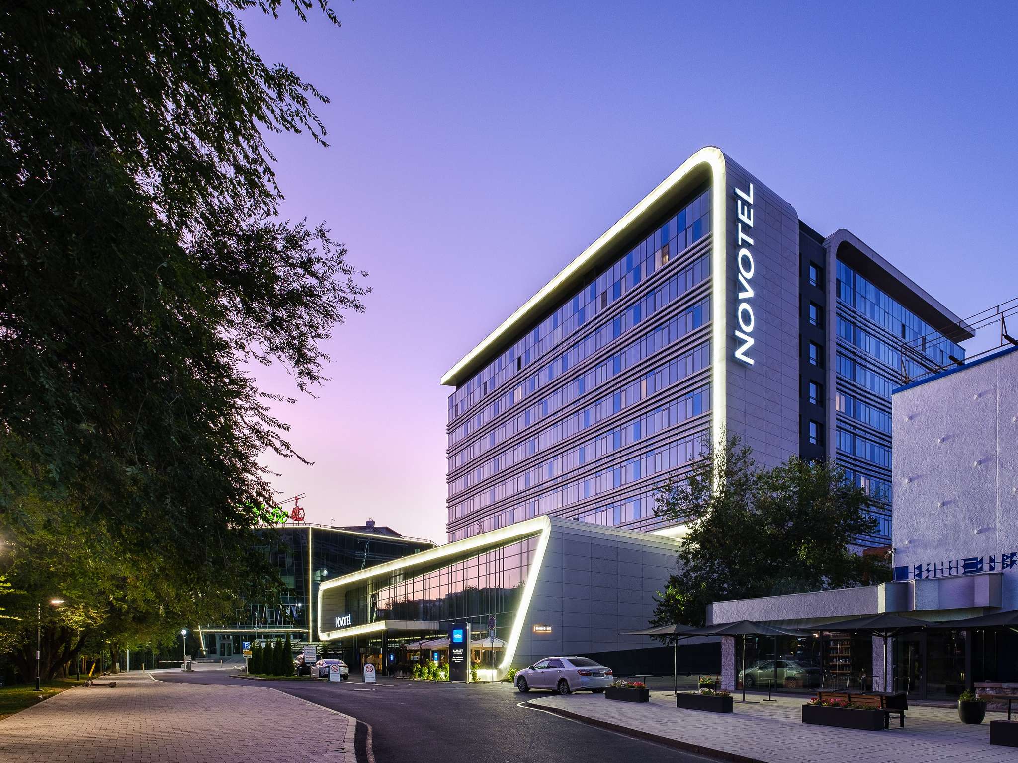 Новотель бишкек. Novotel Алматы. Отель Новотель в Алматы. Новотель Бишкек Сити центр.