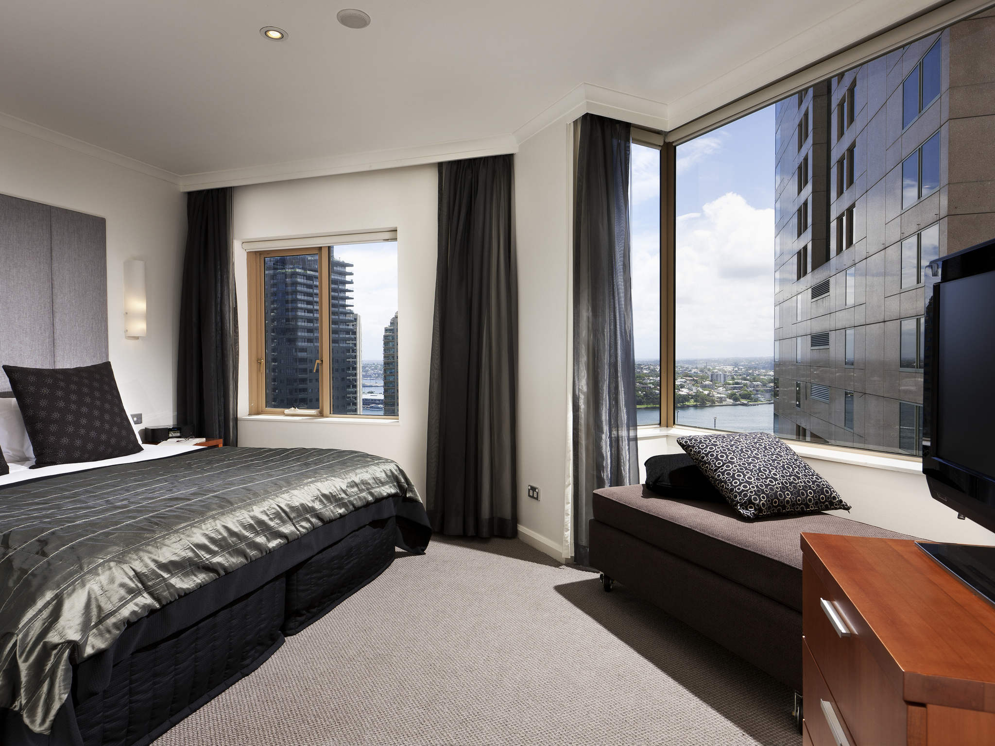 Photo - The Sebel Quay West Suites Sydney