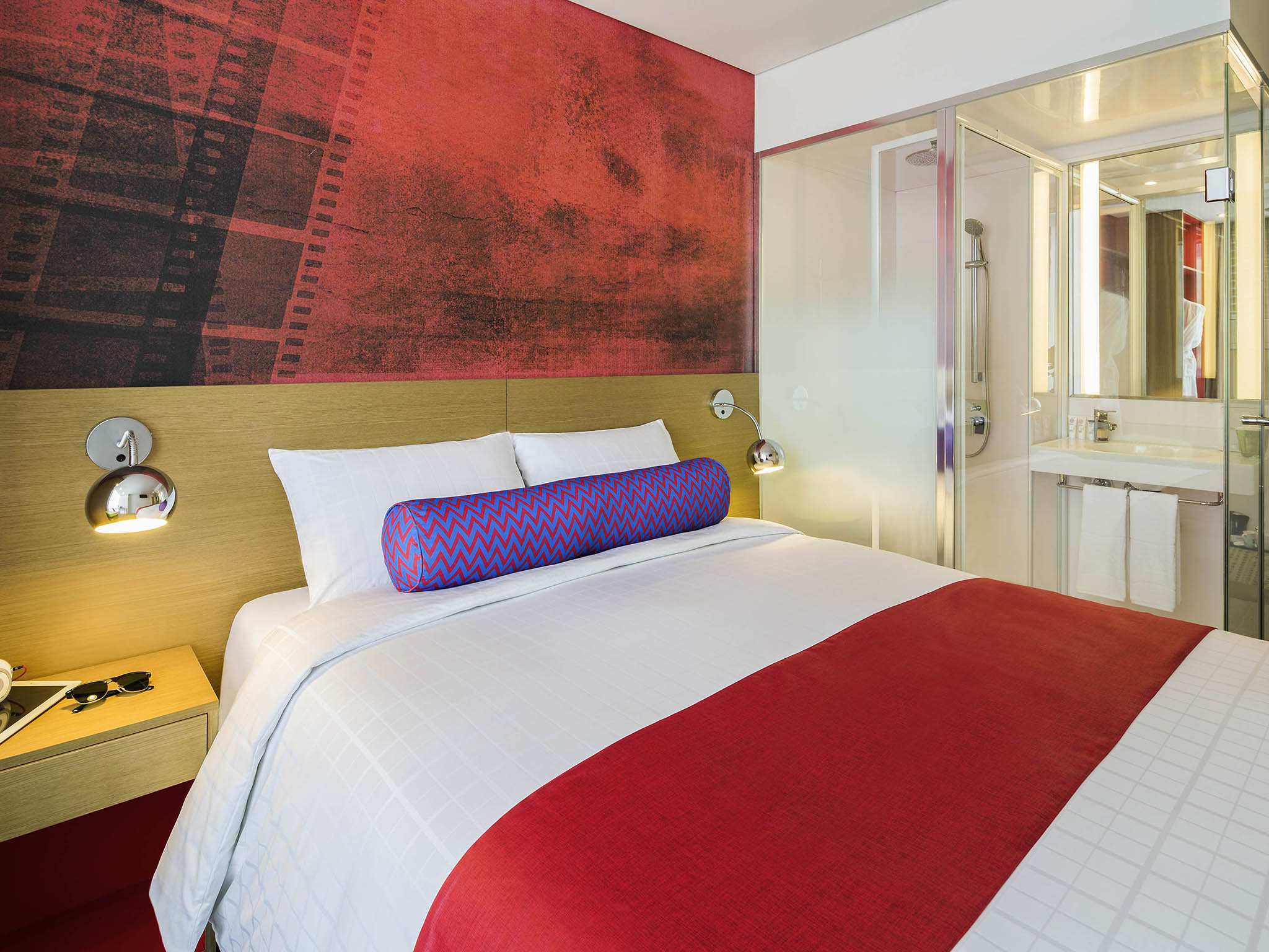 Dong seoul. Ibis Амбассадор Сеул. Ибис отель в Южной Корее. Ibis Styles Ambassador Seoul Myeong-dong. Ibis Hotel Myeongdong.