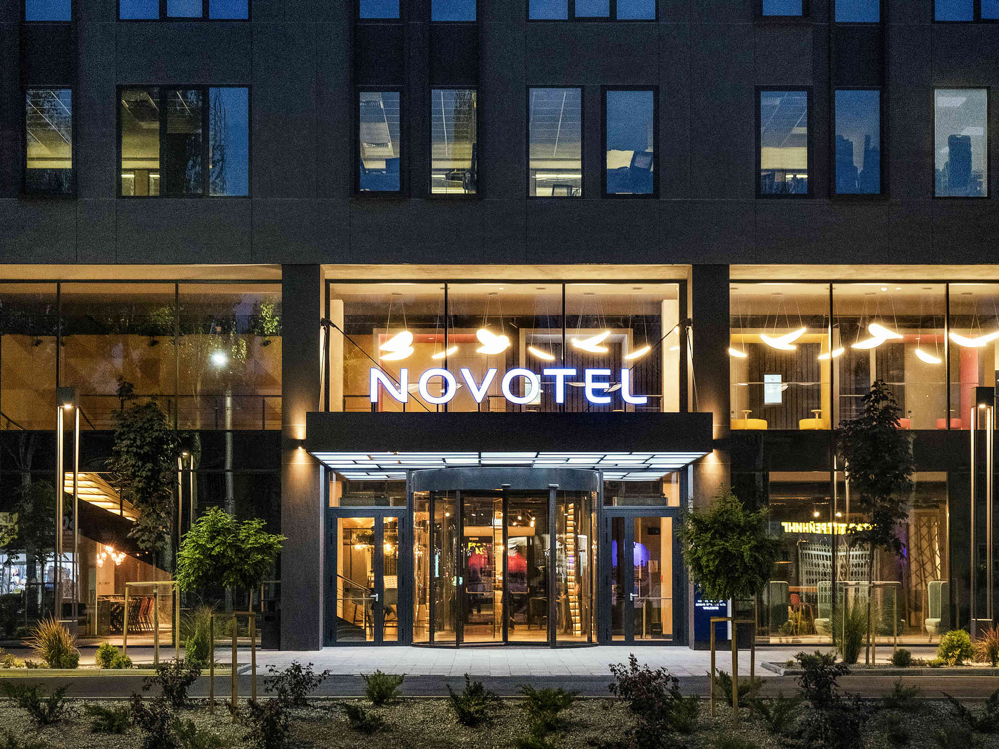 Новотель бишкек. Новотель Бишкек Сити центр. Novotel гостиница Бишкек. Новотель Бишкек лого.