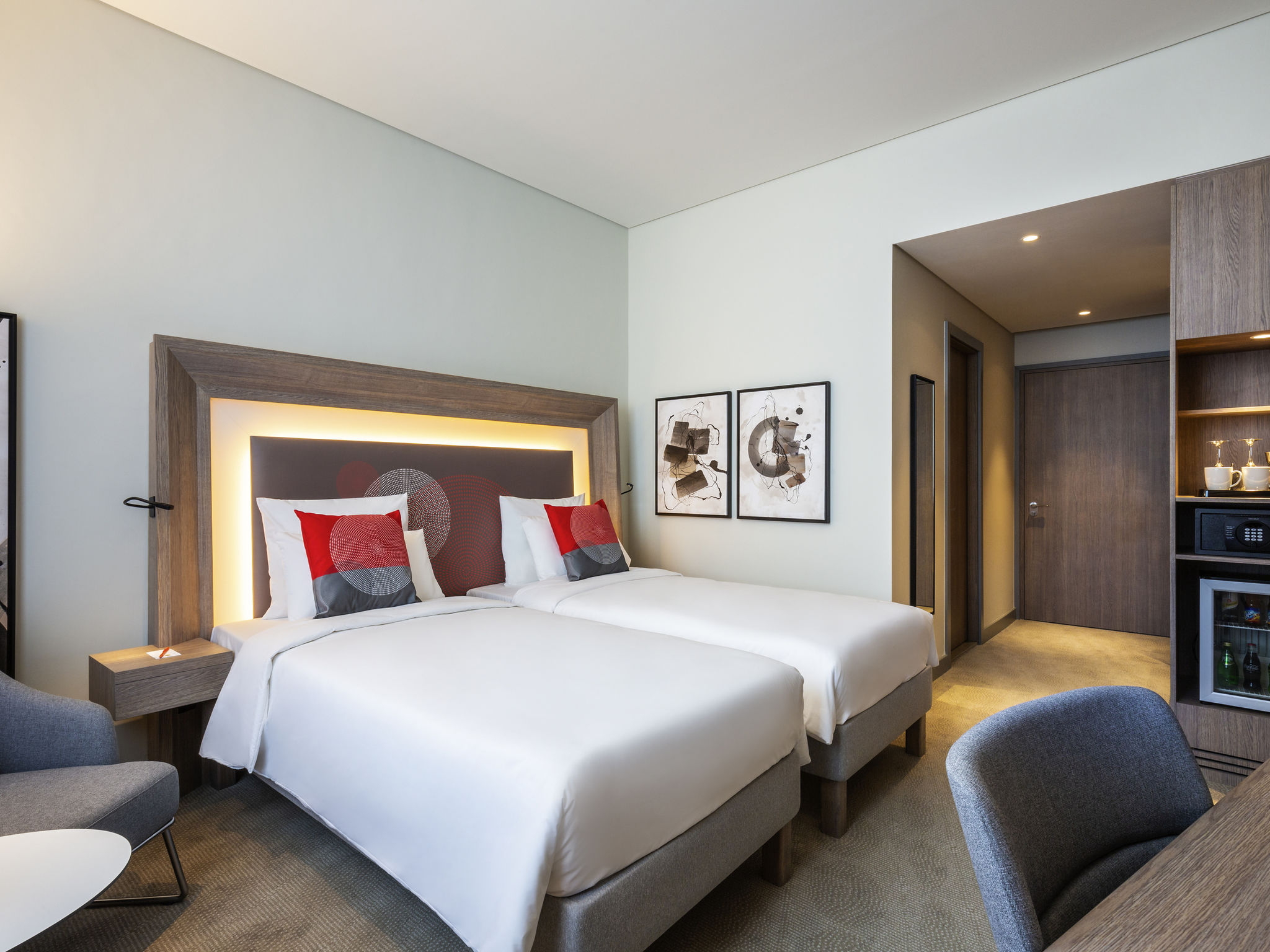 Бур дубай отель. Novotel Bur Dubai. Novotel Bur Dubai 4. Novotel Bur Dubai Hotel Healthcare City 4*. Double Room Rio Дубай 4*.