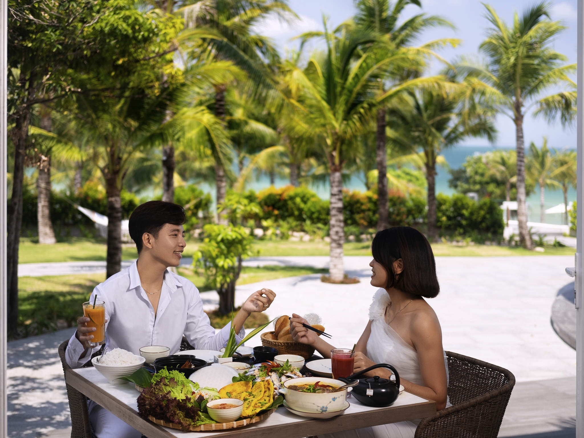 Premier village. Бары и рестораны Фукуок. Фукуок девушка. Pullman phu Quoc Beach Resort. Movenpick Resort Waverly phu Quoc.