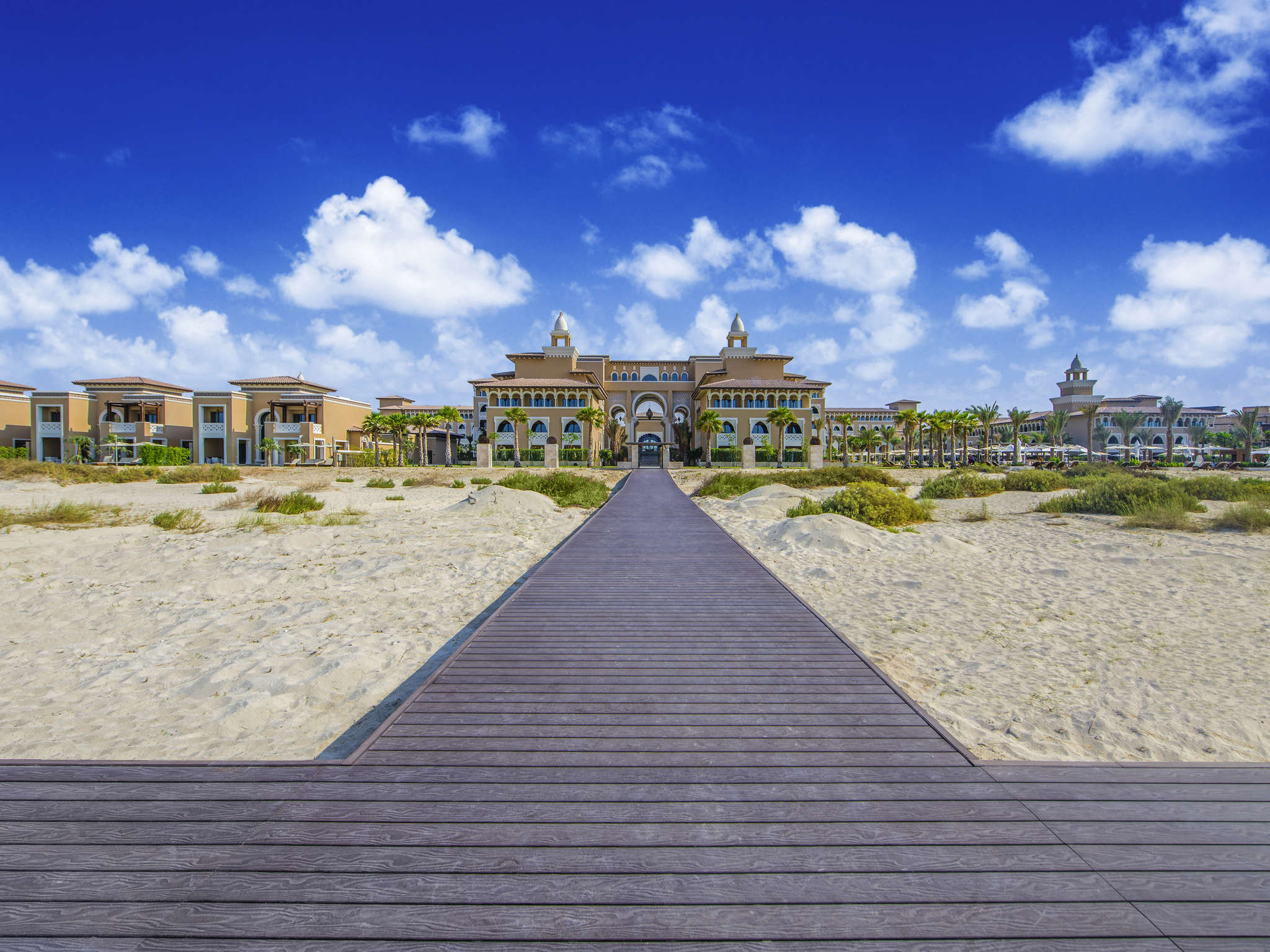 Rixos saadiyat island. Остров Саадият Абу-Даби. Риксос Саадият Абу Даби. Риксос Саадият Абу Даби пляж. Rixos Premium Saadiyat Island 5 Абу-Даби.