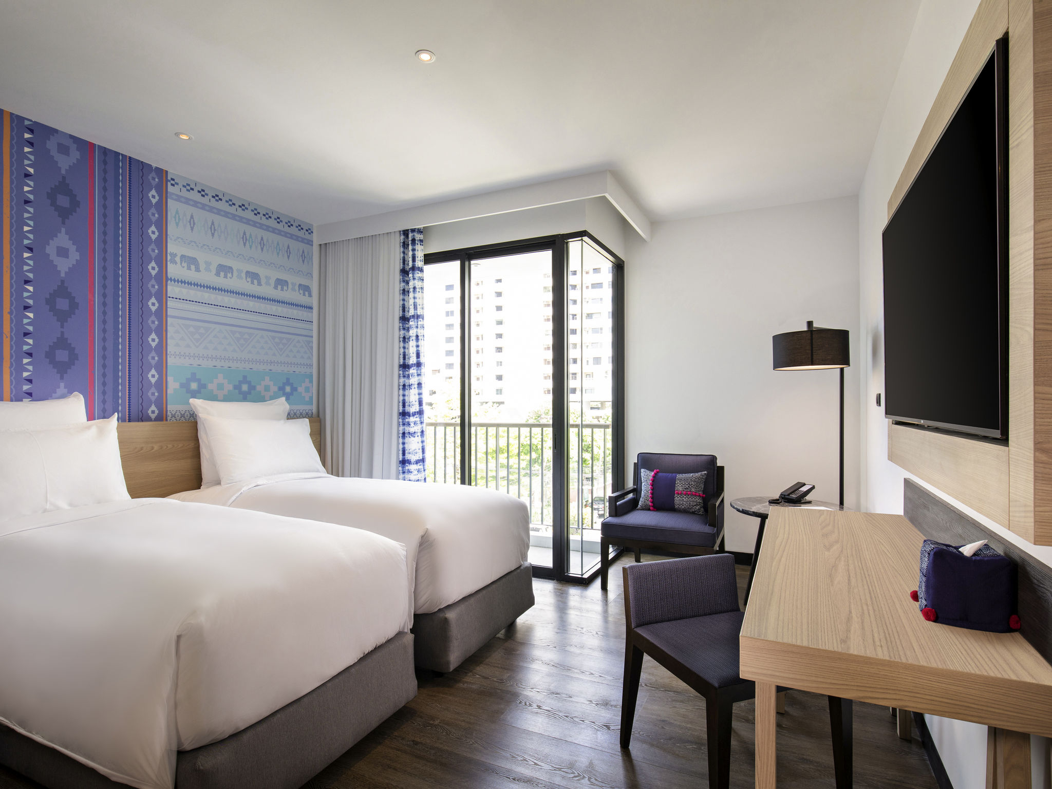 Radisson Resort and Suites Phuket 4+*. Oakwood Hotel JOURNEYHUB Phuket 4*. Oakwood Hotel JOURNEYHUB Phuket.