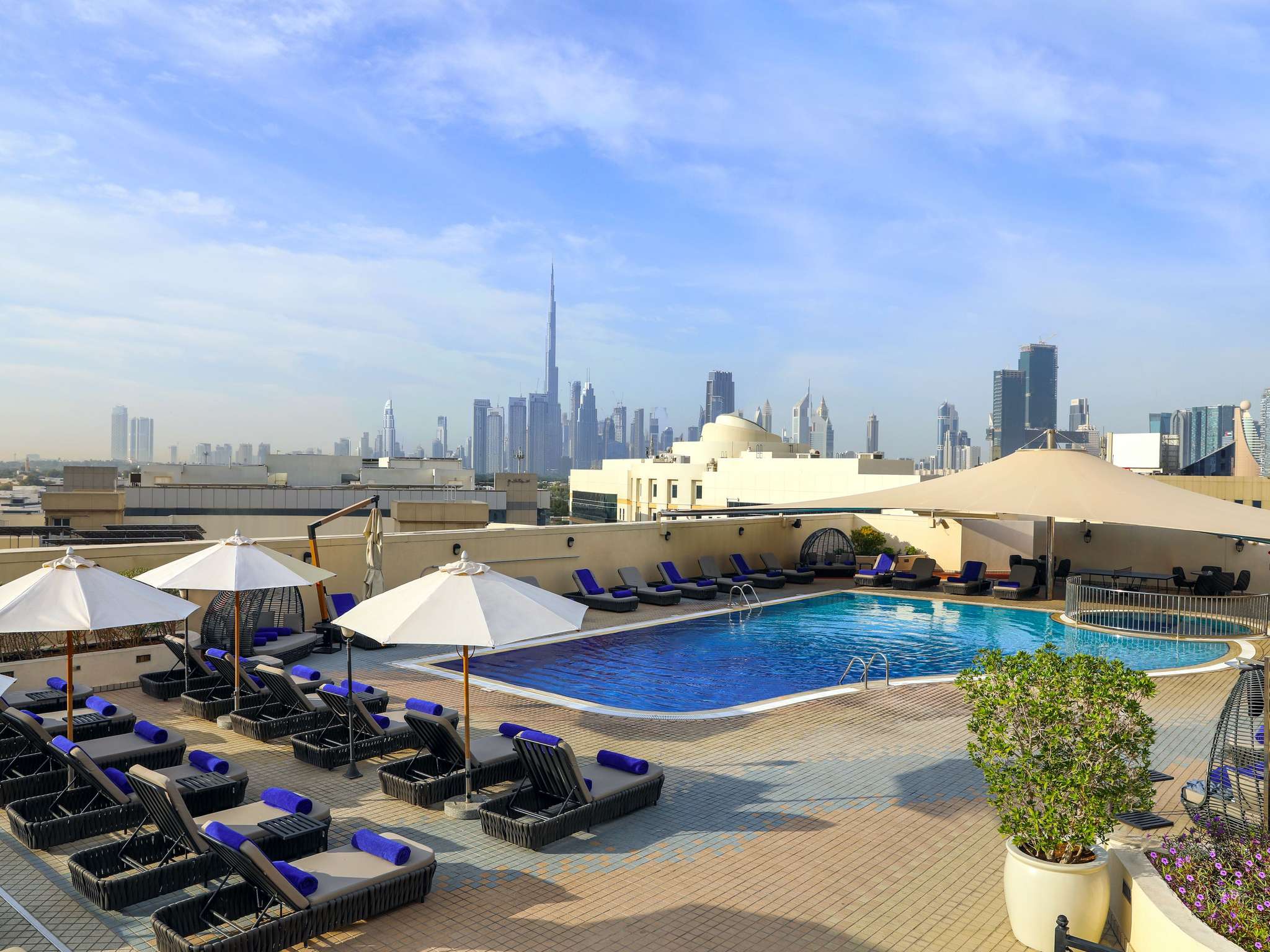 Movenpick hotel apartments bur dubai. Movenpick Jumeirah Beach 5 Дубай. Movenpick Bur Dubai 5. Bur Dubai район.