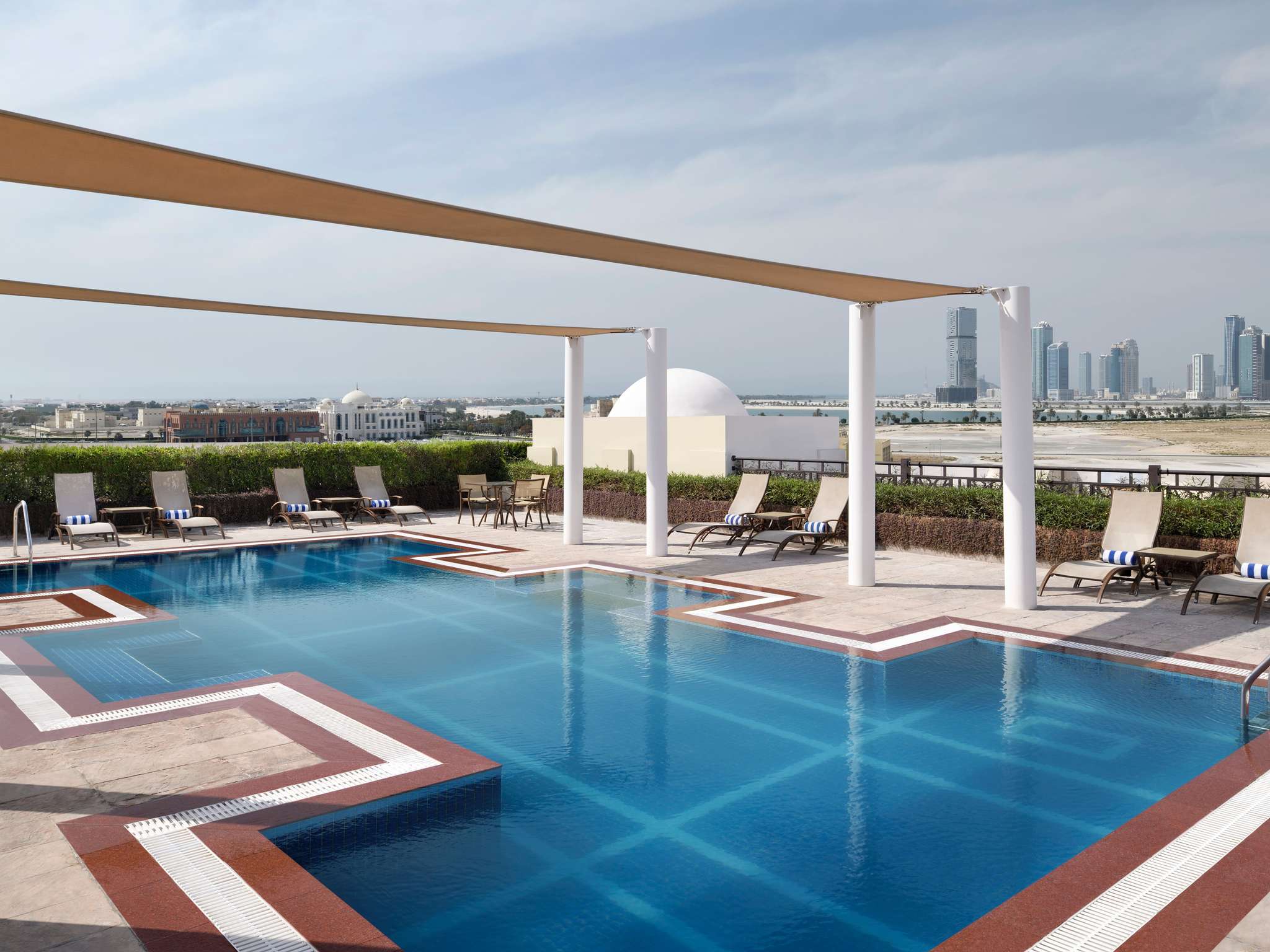 Movenpick mamzar dubai. Мовенпик отель апартамент Дубай. Movenpick Apartments al Mamzar Dubai 5. Movenpick Hotel Apartments al Mamzar Dubai 5* (Дейра). Movenpick Hotel & Apartments Bur Dubai 5*.