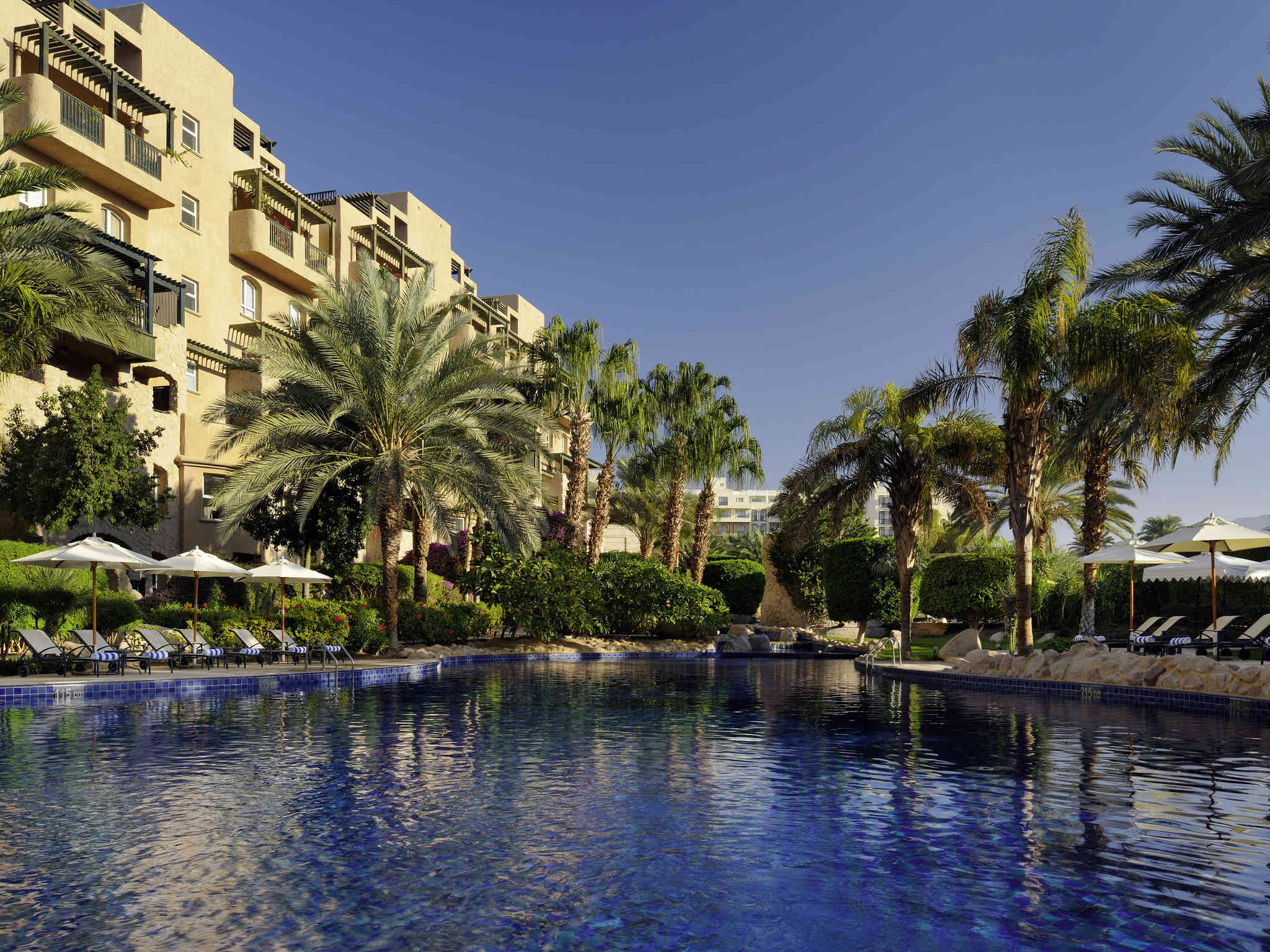 Aqaba. Мовенпик Иордания Акаба. Movenpick Resort & Residences Aqaba 5*. Movenpick Resort Residence Aqaba 5 Иордания Акаба. Отель Мовенпик Резорт Резиденс.