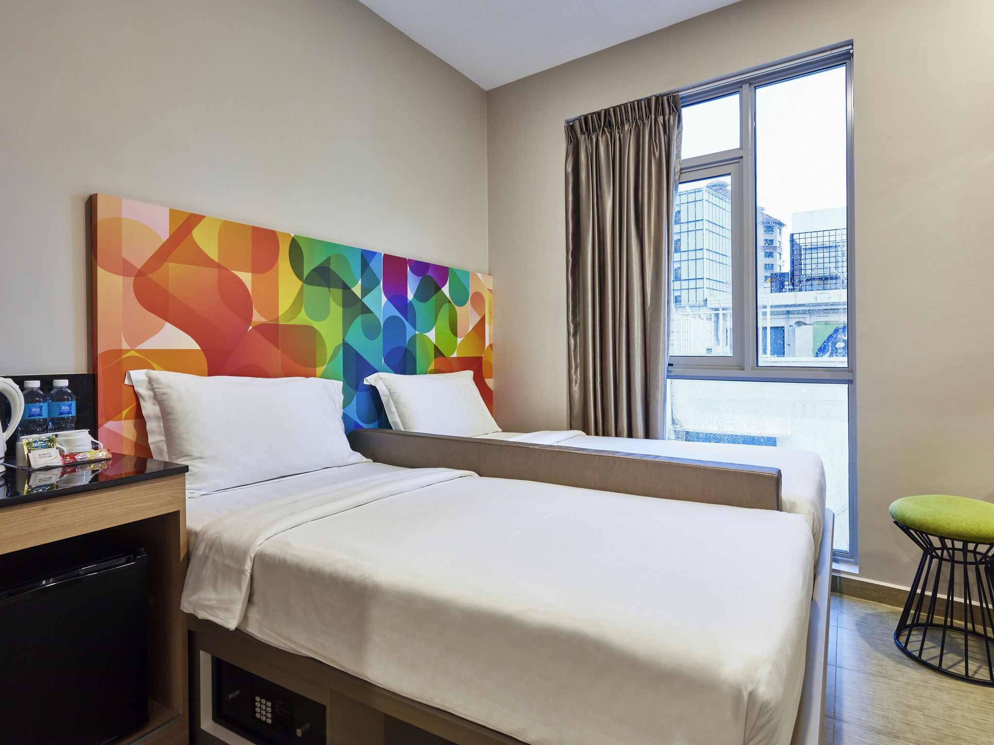 Ibis budget singapore. Hotel Boss Сингапур. Hotel Boss Singapore. Hotel v Lavender Singapore. Ibis budget Singapore Pearl.