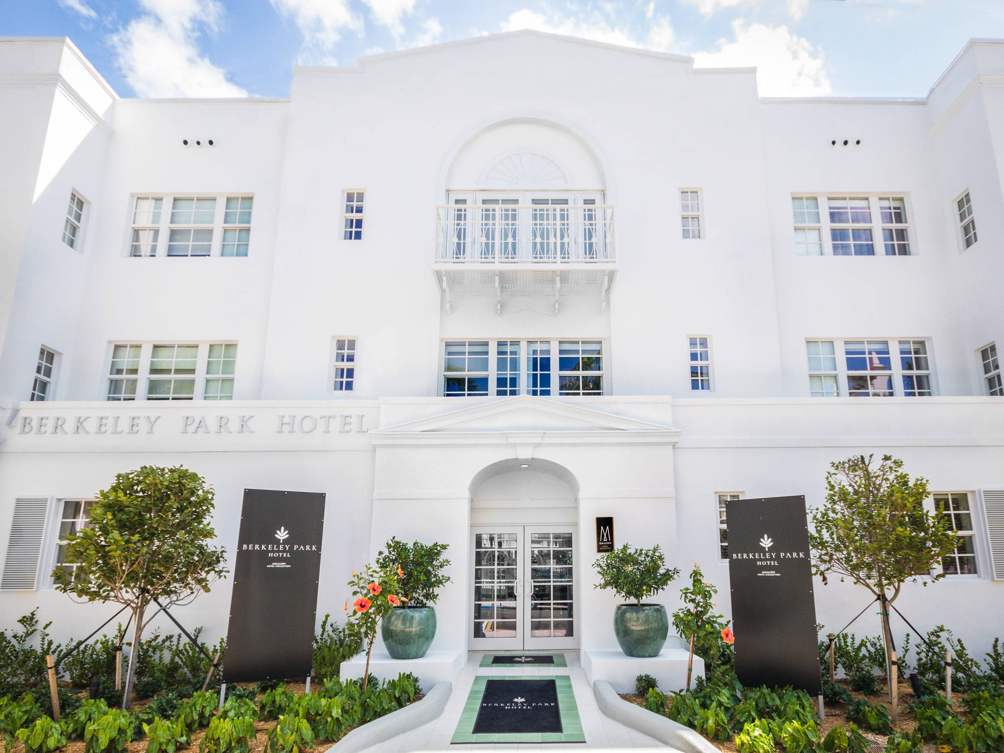 Отель Berkeley. Faena Hotel Miami Beach. South Pointe Park Miami.