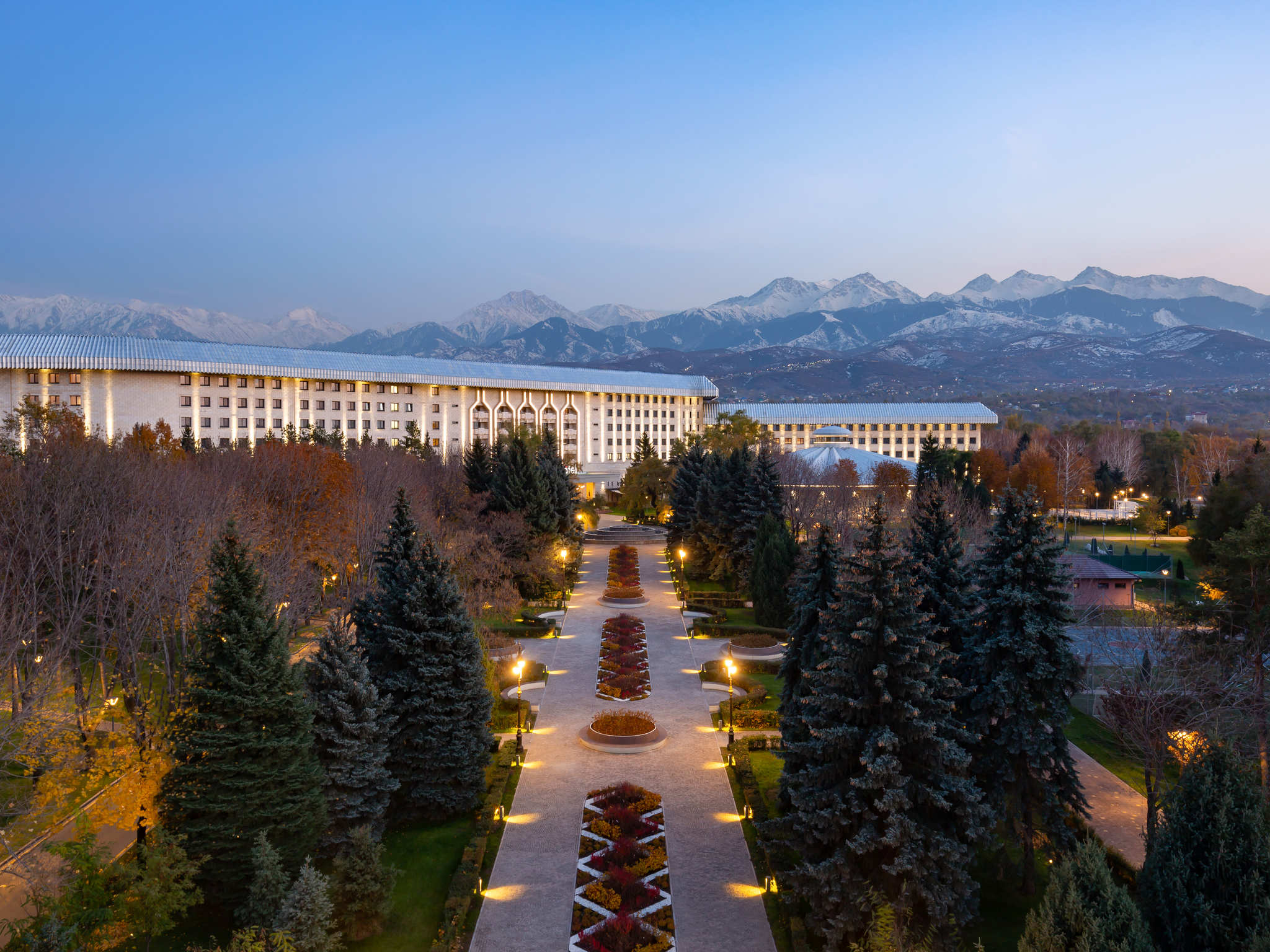 Swissotel алматы. Гостиница Алатау в Алматы. Swissotel Wellness Resort Alatau Almaty. Новый Алатау в Алматы.