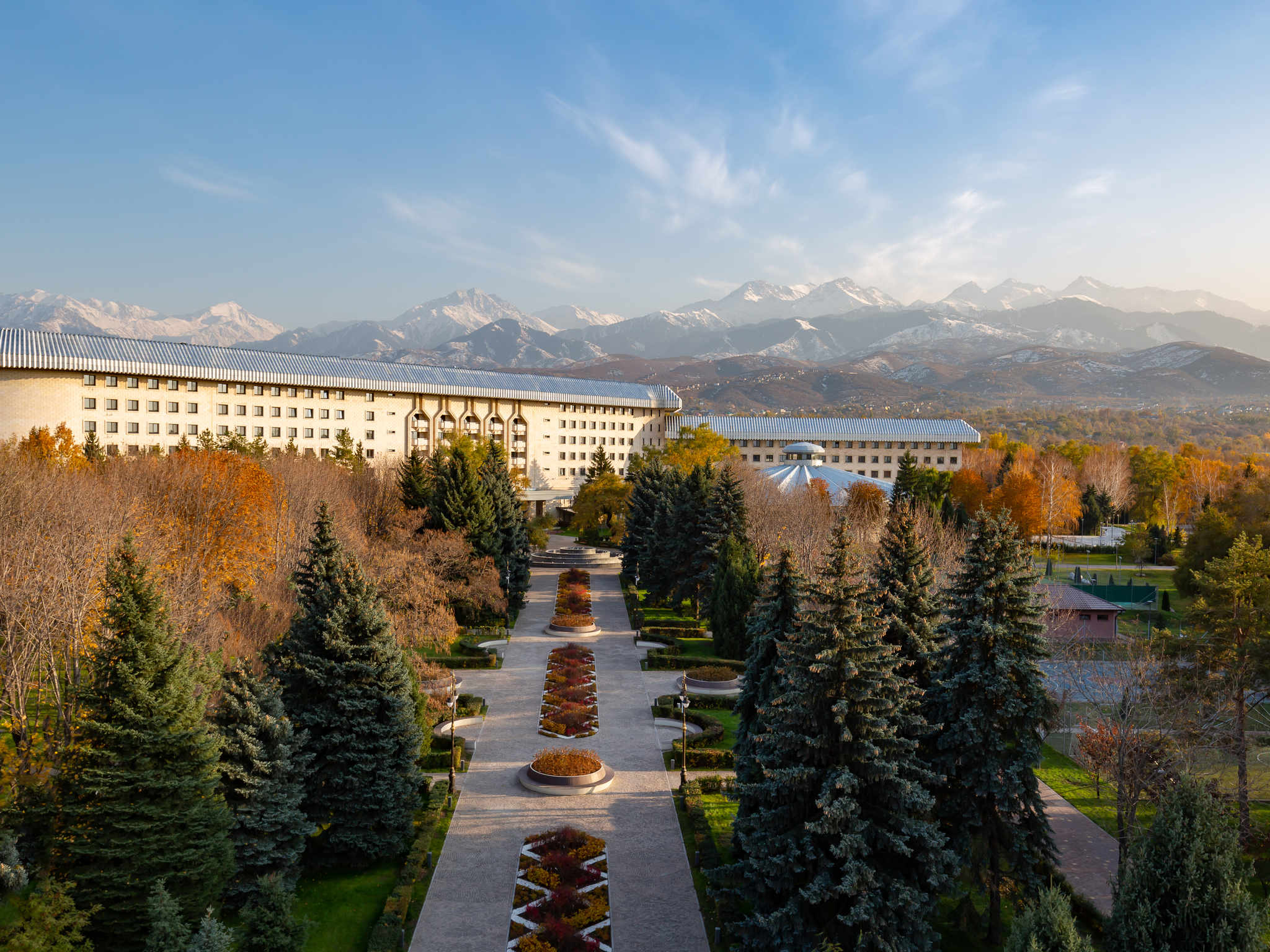 Swissotel алматы. Гостиница Алатау в Алматы. Swiss Hotel Алматы. Swissotel Wellness Resort Alatau Almaty.